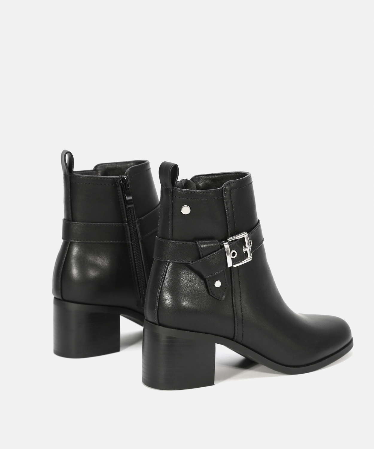 Botines negros tac&oacute;n hebilla image number null